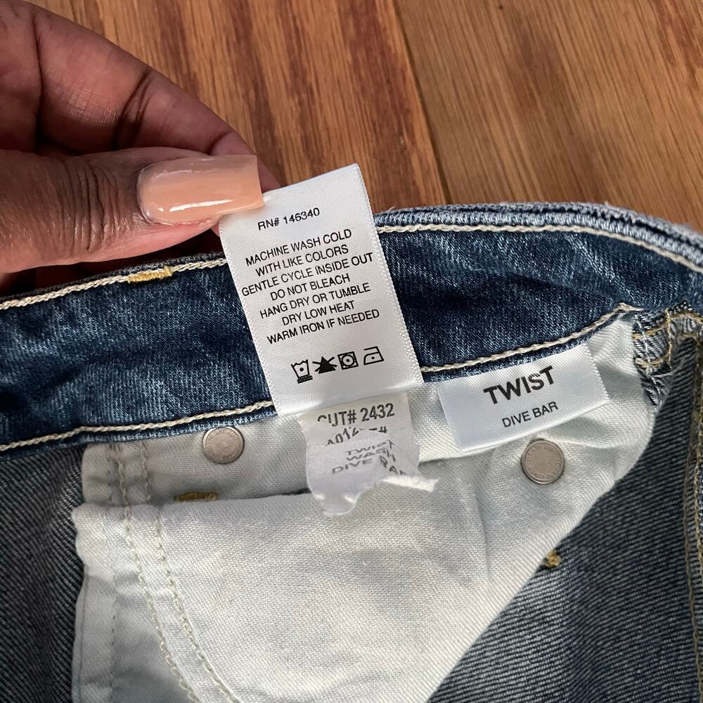 AMO Dive Bar Twist Denim Jeans Womens 27 Blue Mid Rise Distressed Grunge Edgy - Picture 6 of 10